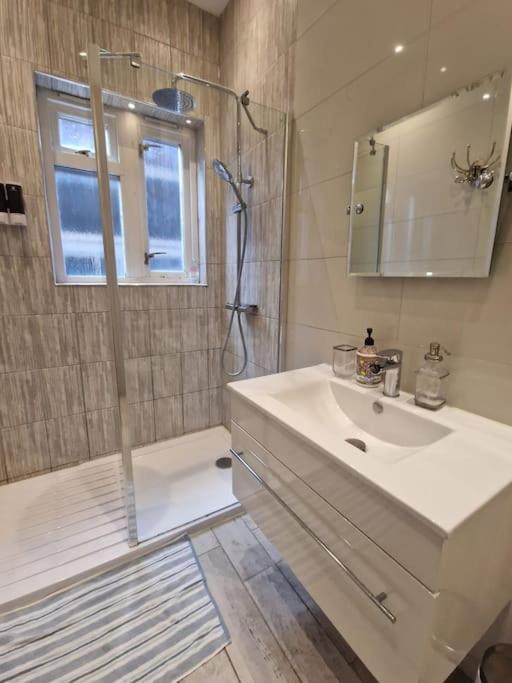 Quintessentially 'london' Flat Apartament Londra